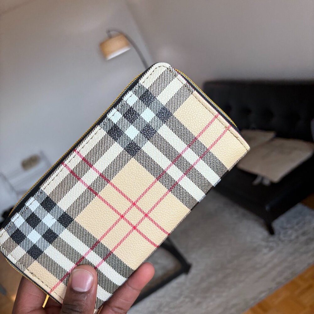 Designer Check Zip-Around Wallet – Classic Style